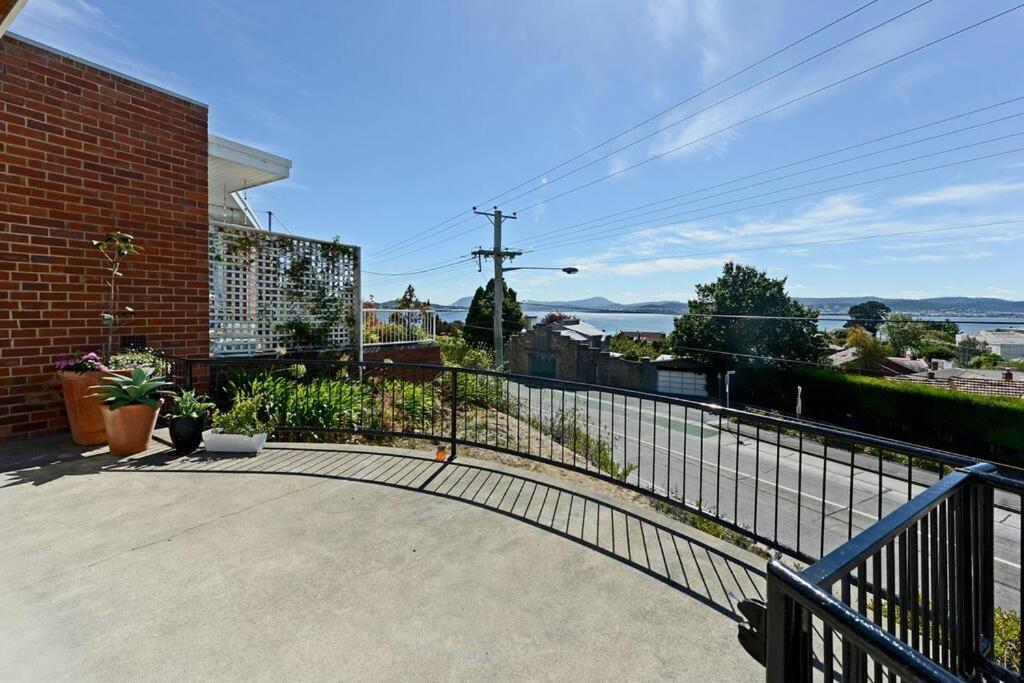 Вілла The Tassie - Luxury With Panoramic Water Views Гобарт Екстер'єр фото