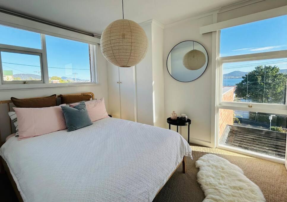 Вілла The Tassie - Luxury With Panoramic Water Views Гобарт Екстер'єр фото